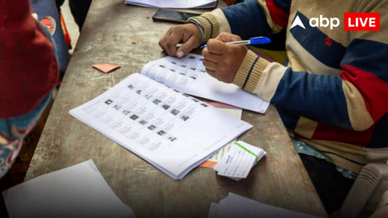 Telangana Municipal Elections: तेलंगाना में 7 नगर निगम और 116 नगर पालिकाओं के लिए मतदान जारी, पोलिंग स्टेशनों पर भारी भीड़